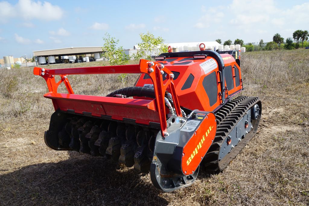 Rádió távirányítású önjáró gépek, zúzók